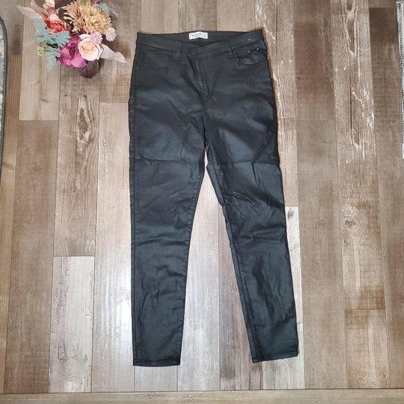 Abercrombie & Fitch The Super Skinny Ankle High Rise Black Faux Leather Pants - Picture 1 of 16